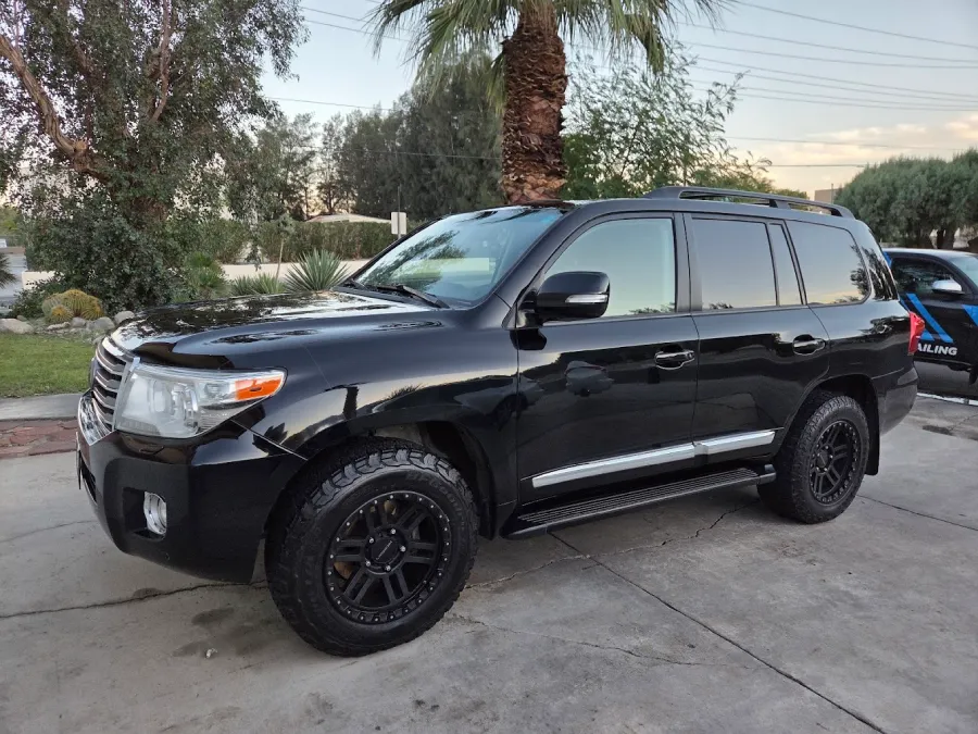 Black SUV detailed by Windy City Shine in Palm Springs